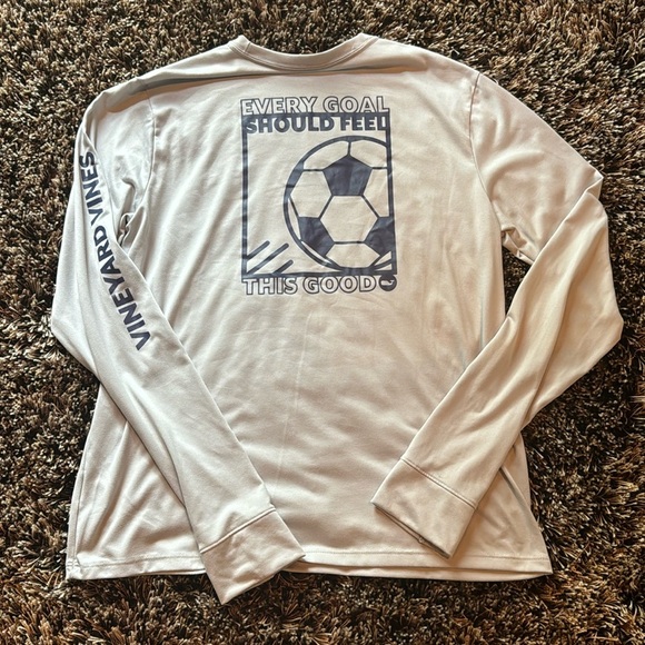 Vineyard Vines Boys Soccer Drifit. Kids XL. - Picture 1 of 3